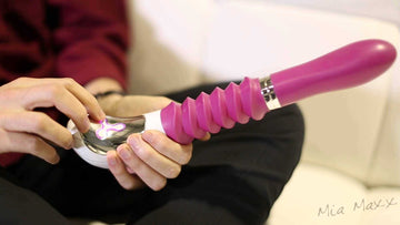 miamaxx in mans hand showing thrust